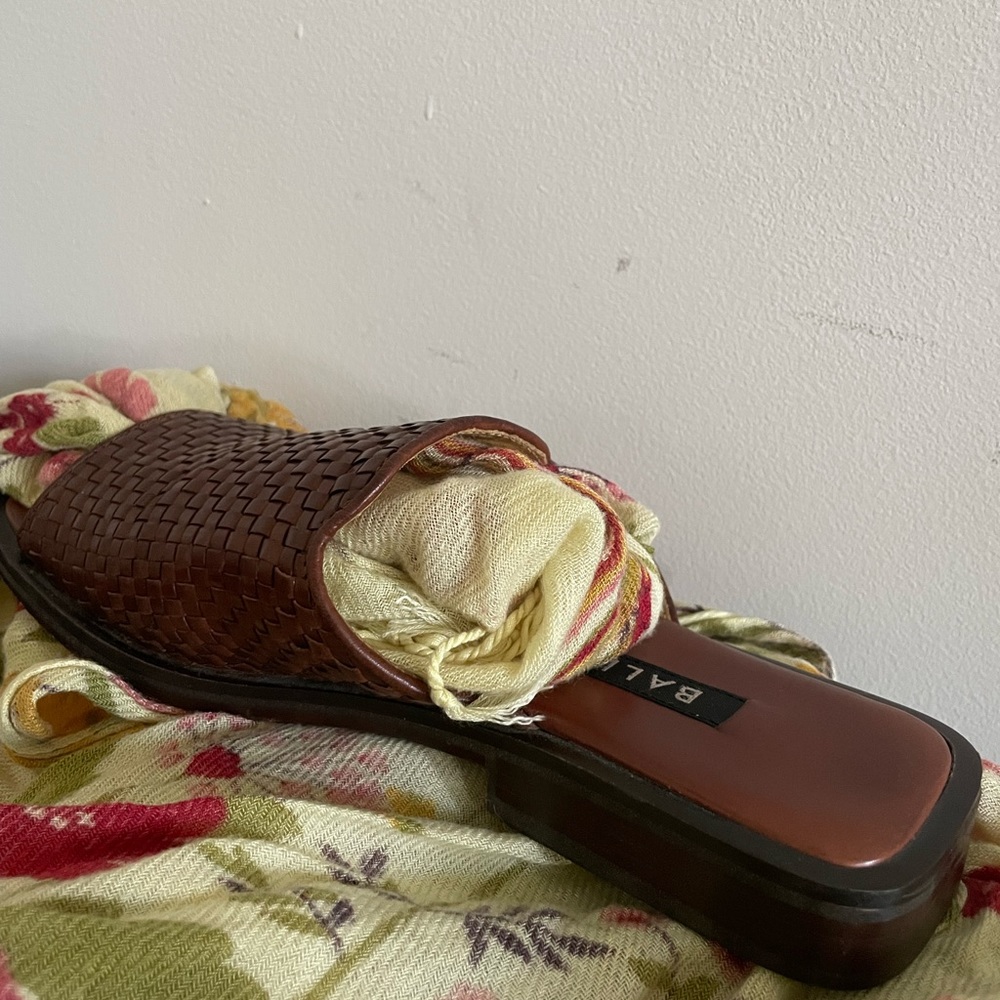 Bally men’s slip on classic brown leather basket weave. Great condition 8 1/2. - Picture 5 of 5